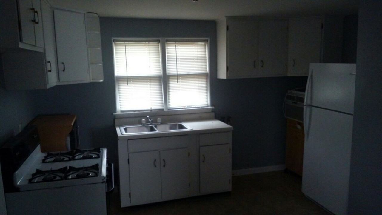 1558 E Morrison St - Photo 3 of 8