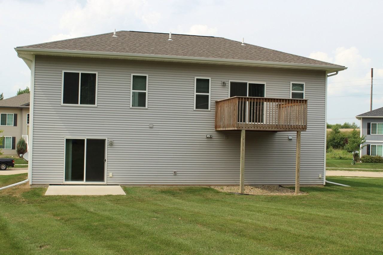 1012 Manitou Trl - Photo 2 of 27