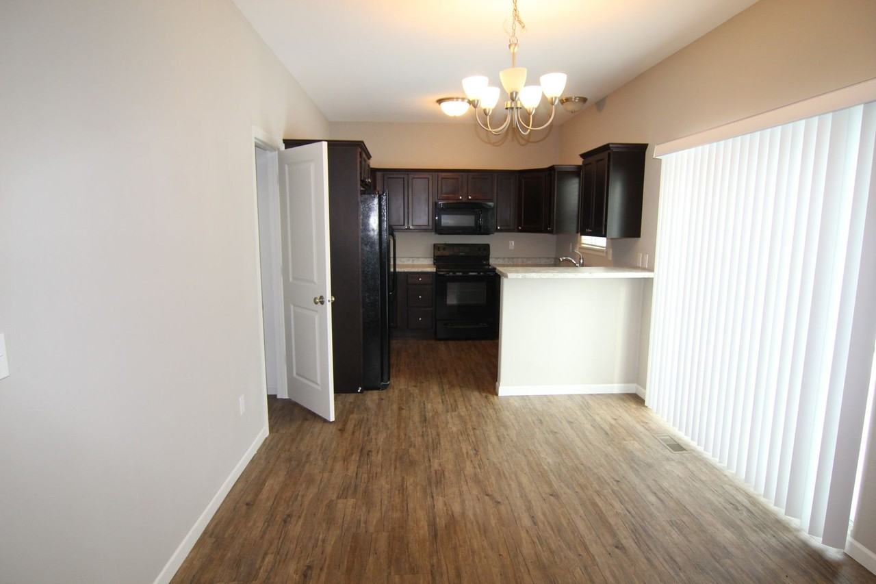 1012 Manitou Trl - Photo 3 of 27