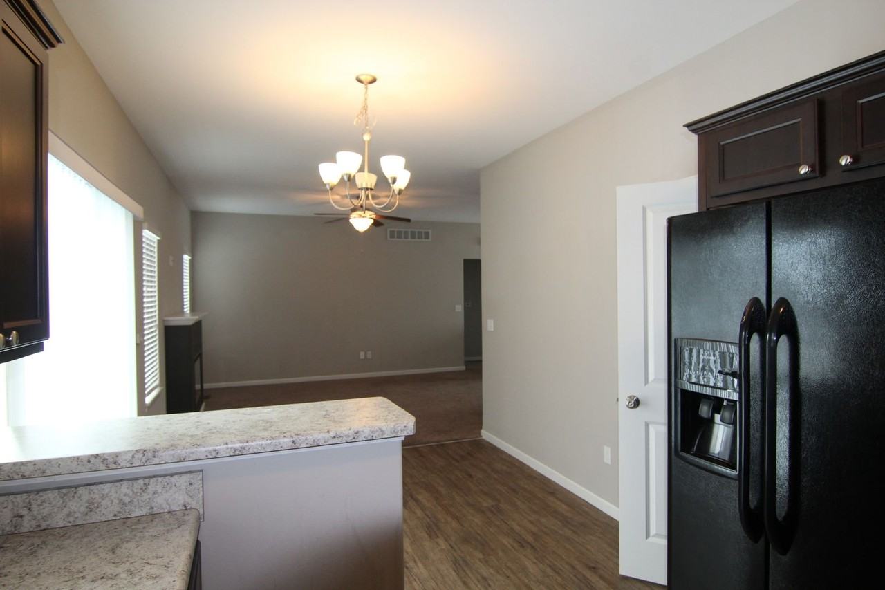 1012 Manitou Trl - Photo 5 of 27