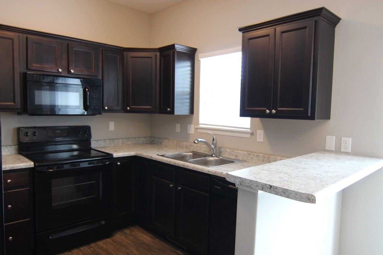 1012 Manitou Trl - Photo 6 of 27