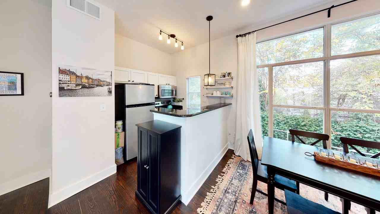 2058 Atherton Heights Ln - Photo 7 of 34