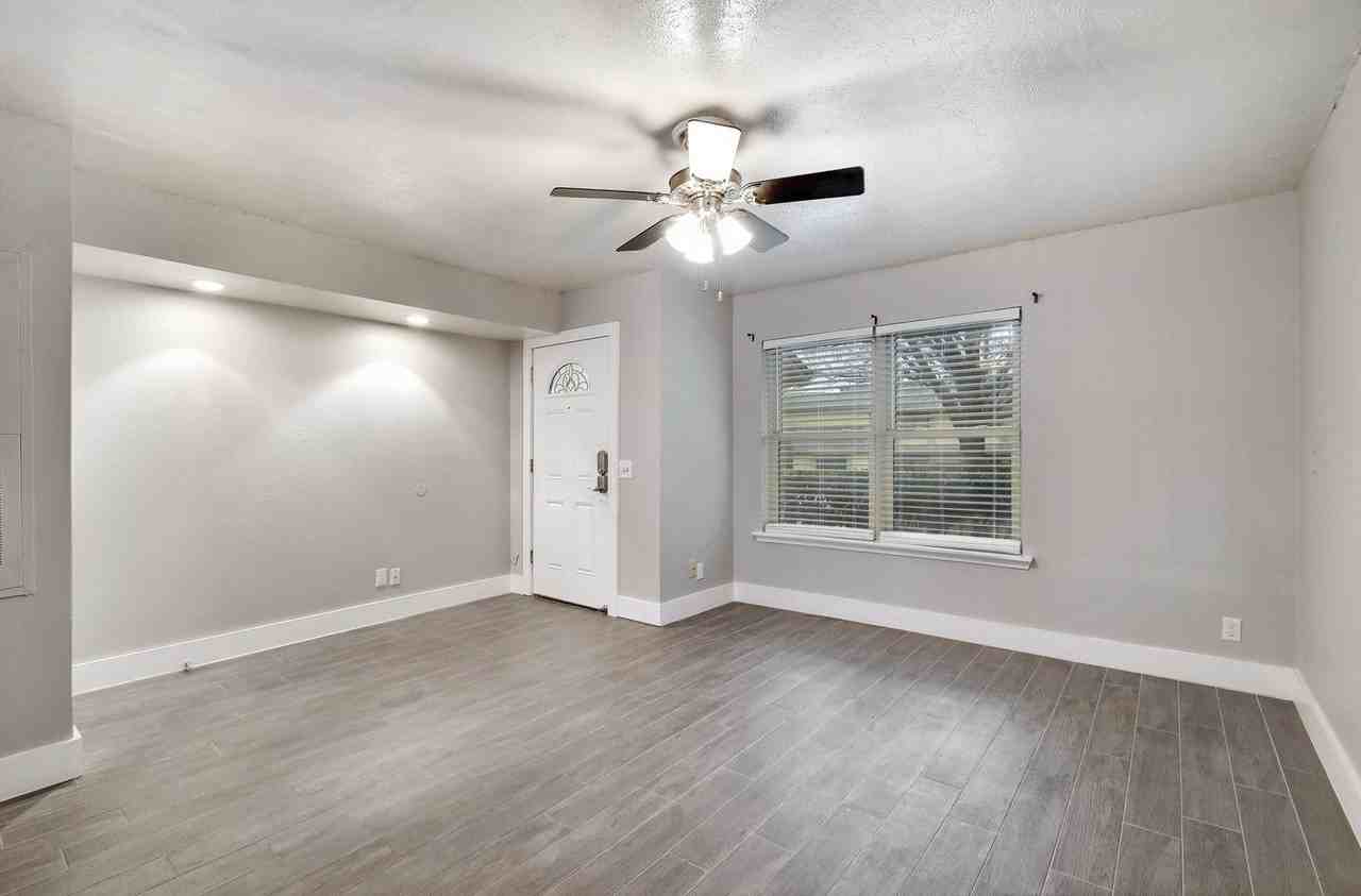 903 W Village Ln - Photo 3 of 22