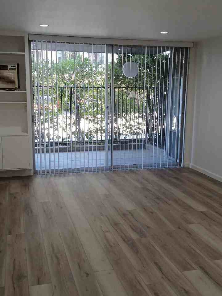 533 S Hudson Ave #5 - Photo 4 of 14