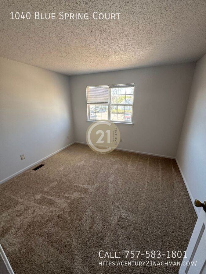 1040 Blue Spring Ct - Photo 3 of 8