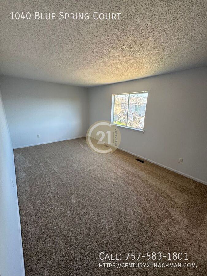 1040 Blue Spring Ct - Photo 5 of 8