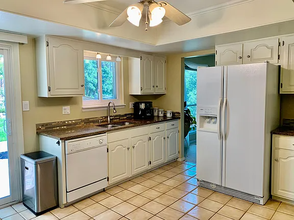 910 Big Valley Dr - Photo 3 of 18