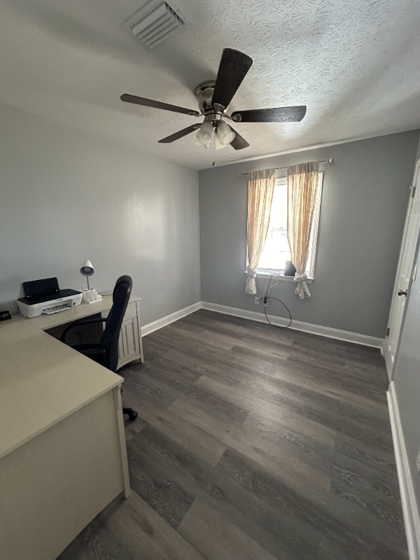 1402 Clay Ave - Photo 6 of 17