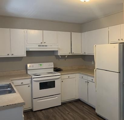 2506 E 10th St #8 - Photo 5 of 10