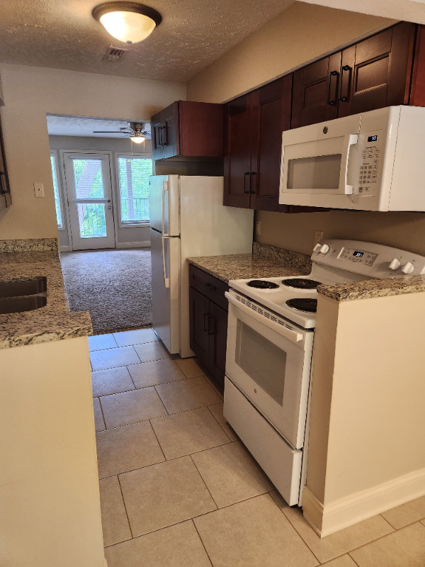 1904 Parkwild Dr #27 - Photo 3 of 17