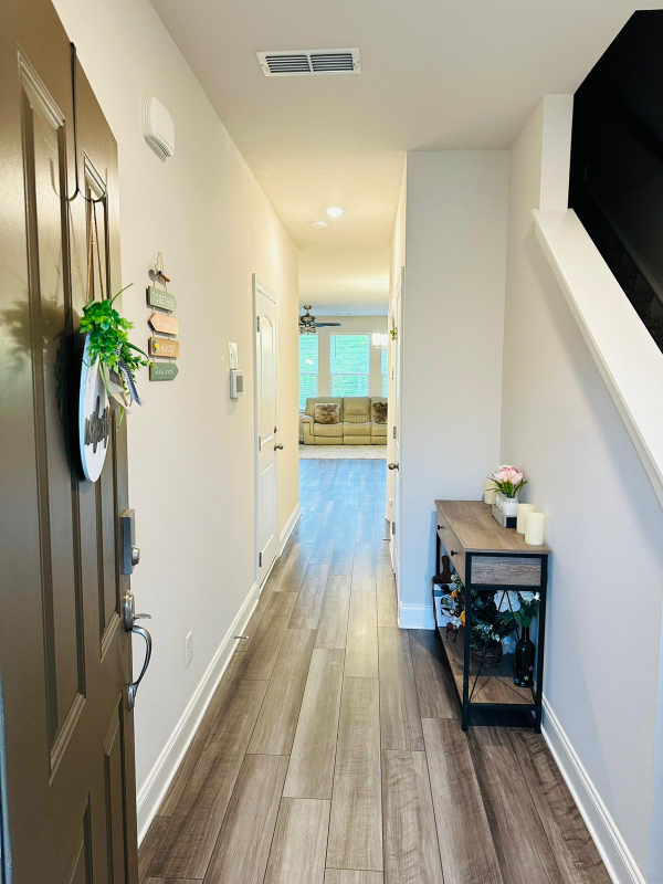 276 Netherlands Blvd - Photo 2 of 20