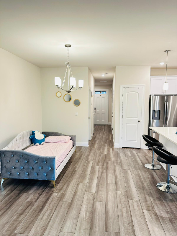 276 Netherlands Blvd - Photo 4 of 20