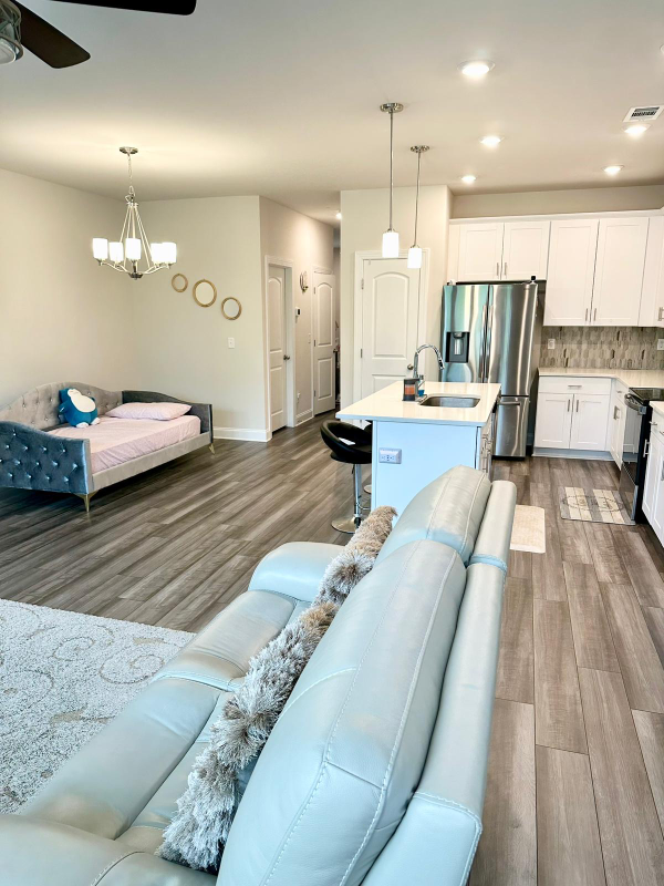 276 Netherlands Blvd - Photo 7 of 20