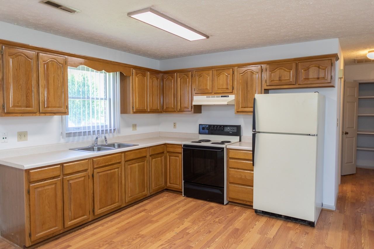 315- Hill N Dale - Photo 2 of 9