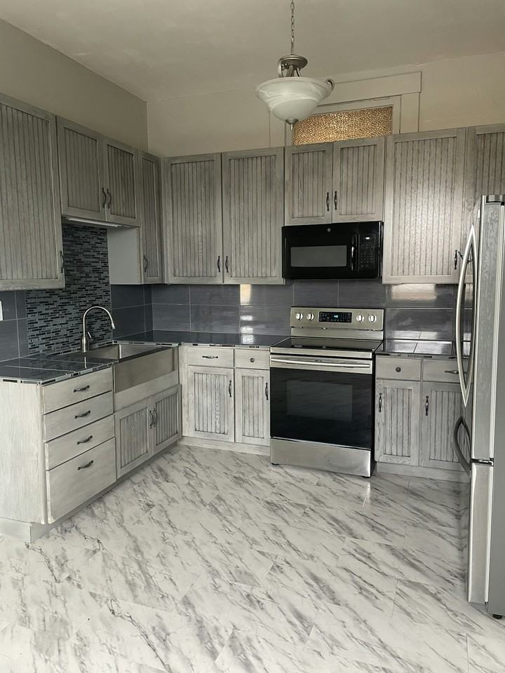109 1/2 East 6th Street - Photo 2 of 9