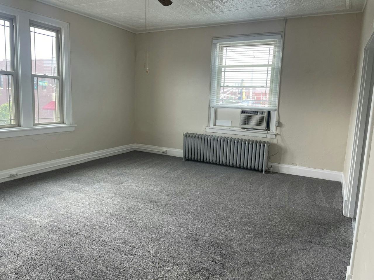 109 1/2 East 6th Street - Photo 3 of 9