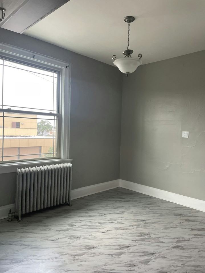 109 1/2 East 6th Street - Photo 4 of 9