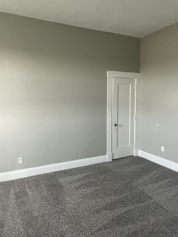 109 1/2 East 6th Street - Photo 5 of 9