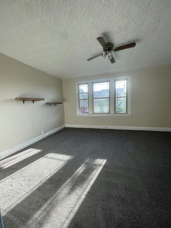 109 1/2 East 6th Street - Photo 6 of 9