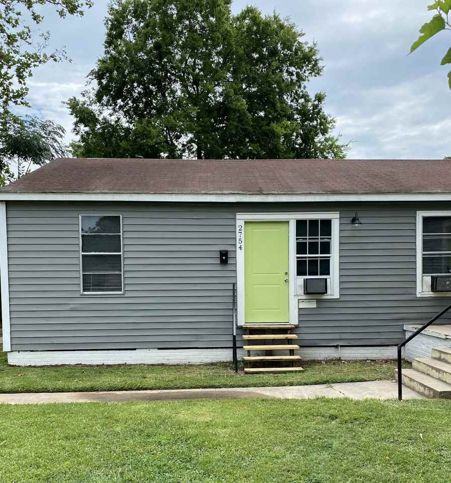 2754 Foster Street - Photo 2 of 10