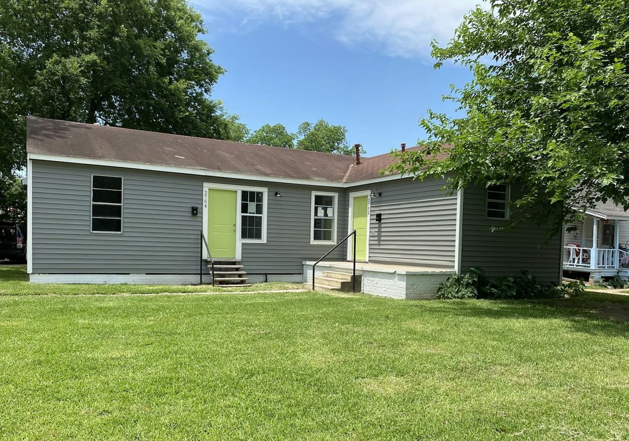 2754 Foster Street - Photo 3 of 10