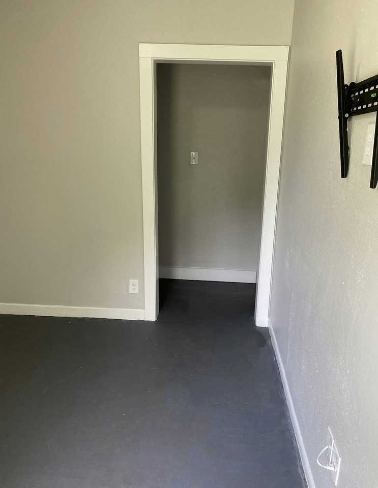 2754 Foster Street - Photo 7 of 10