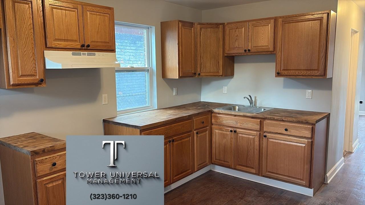 2452 Jackson St - Photo 2 of 9