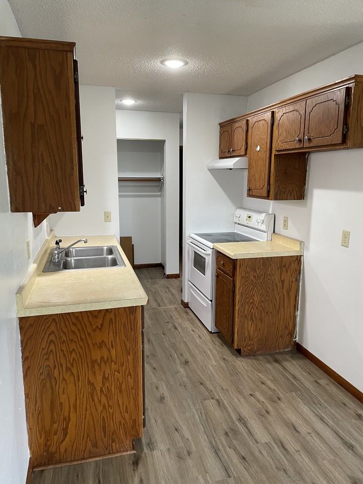 260 Buffalo Avenue North - Photo 2 of 4