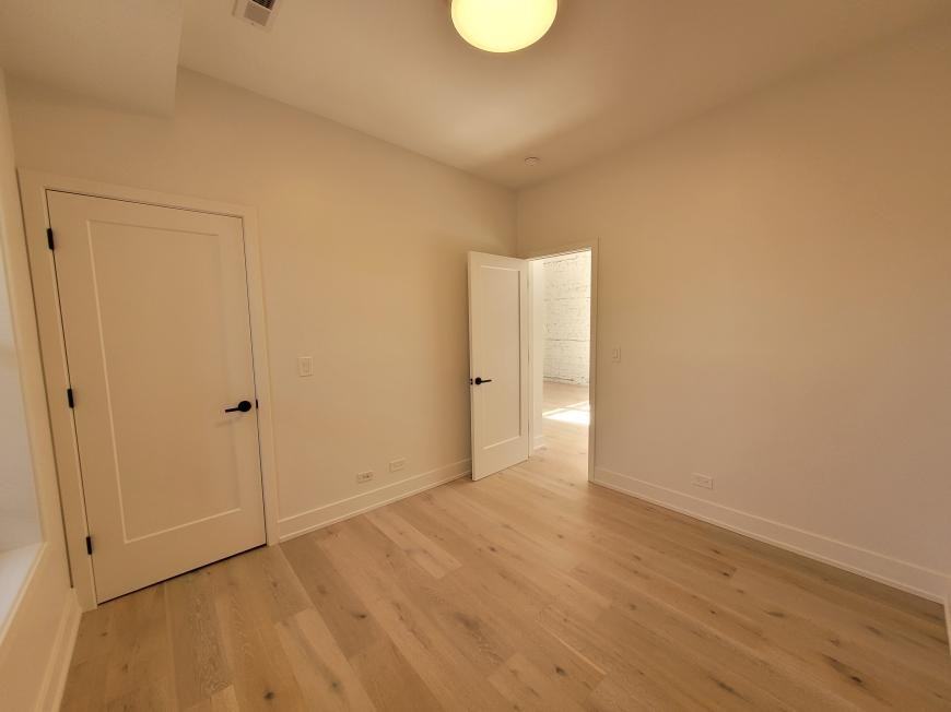 1334 West Bryn Mawr Avenue - Photo 6 of 10