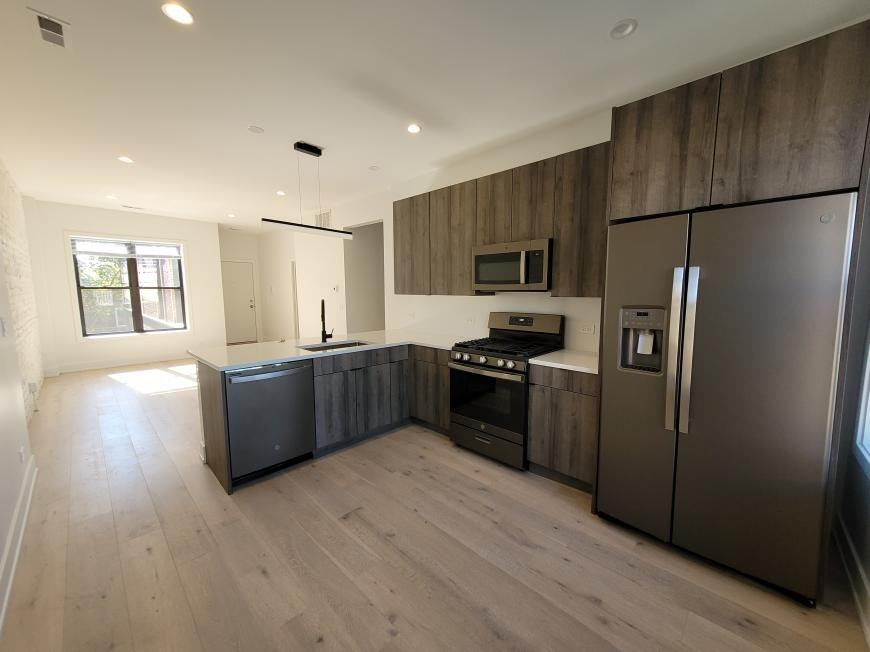 1334 West Bryn Mawr Avenue - Photo 7 of 10