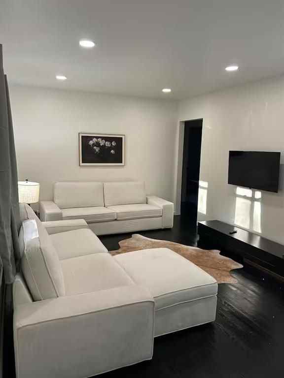 1777 Ellen St Nw - Photo 3 of 13