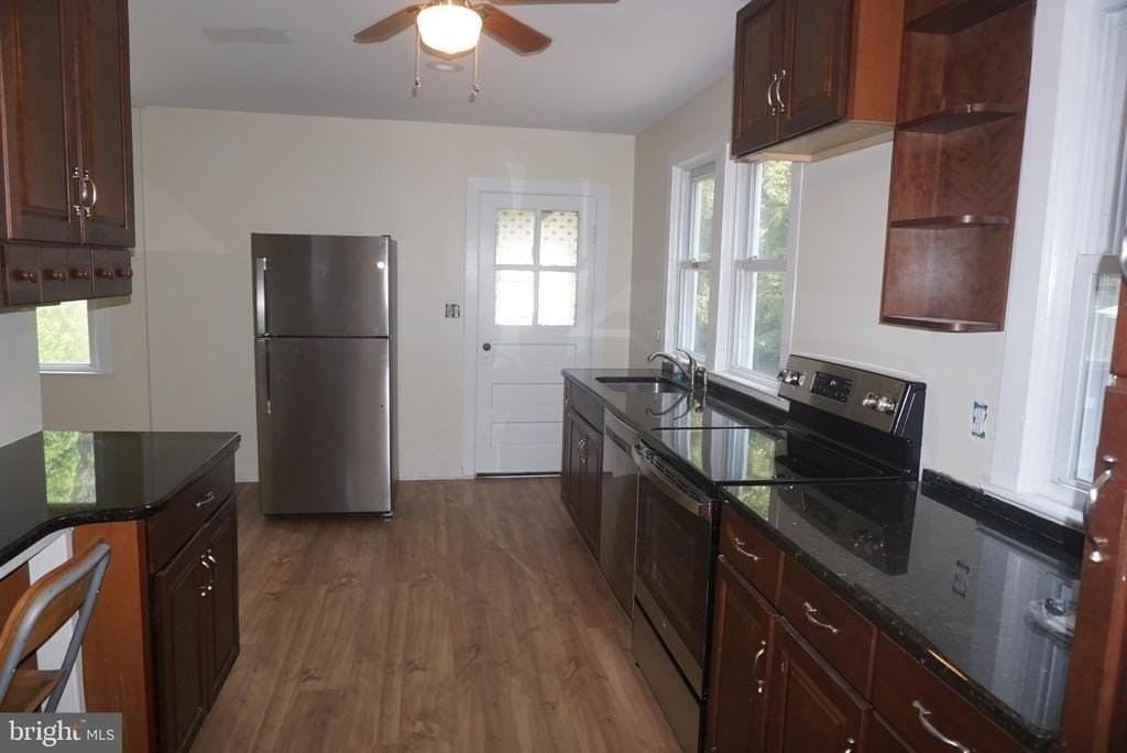 18 Oakland St - Photo 4 of 9