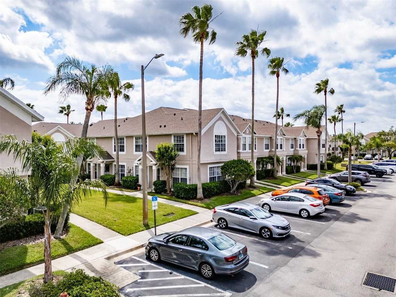 724 Kensington Lake Circle - Photo 4 of 31