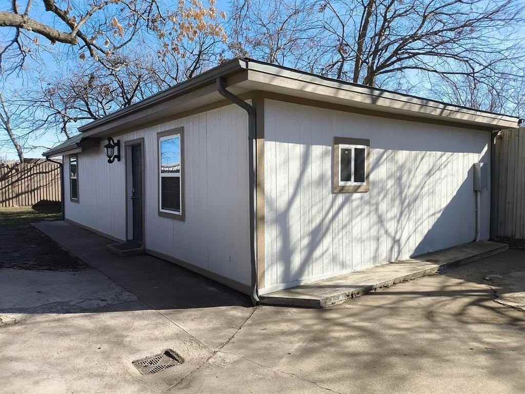 512 Irby Ln - Photo 3 of 23