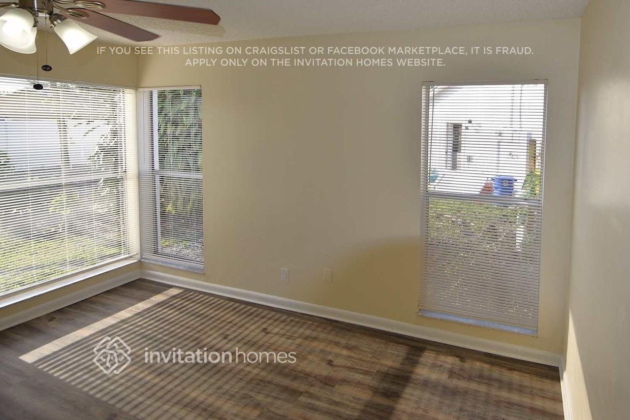 10656 Shady Pond Ln - Photo 3 of 9