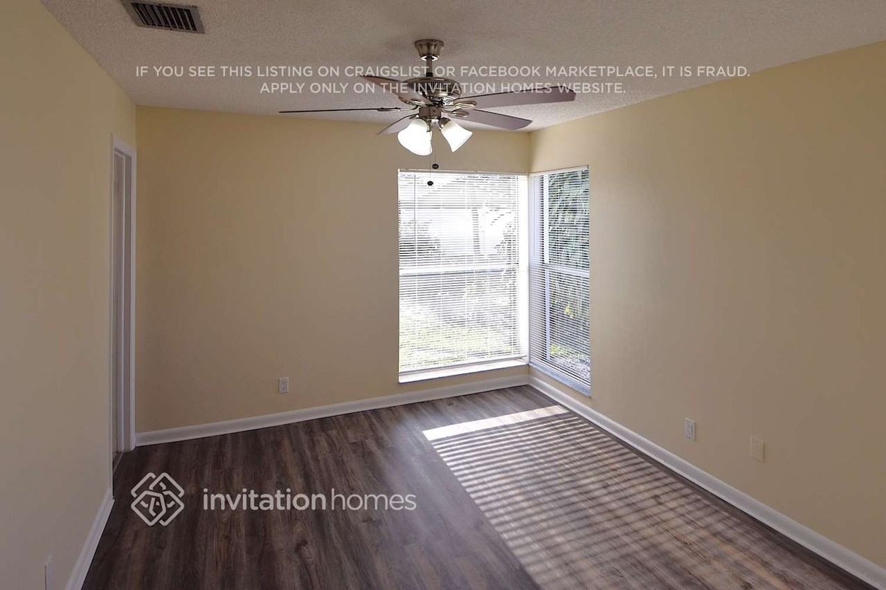 10656 Shady Pond Ln - Photo 4 of 9