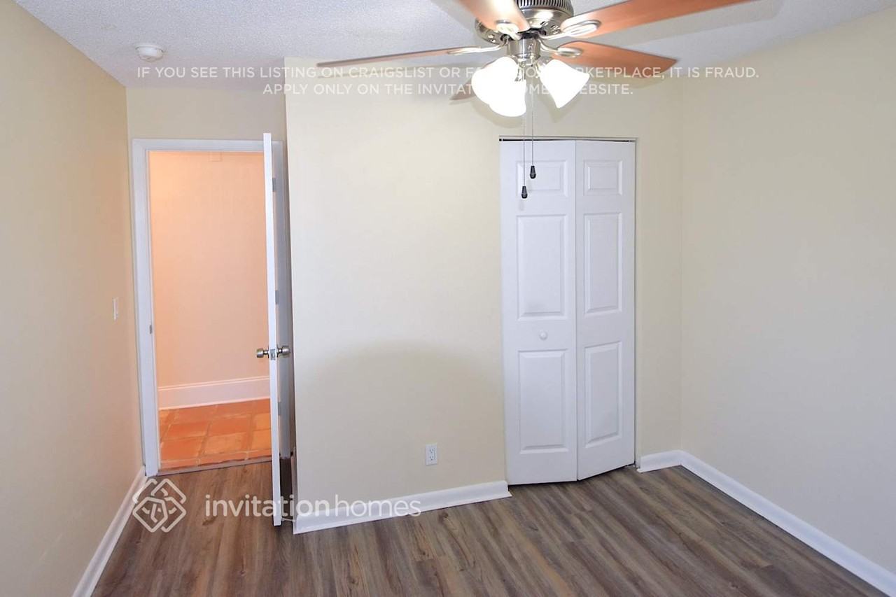 10656 Shady Pond Ln - Photo 5 of 9