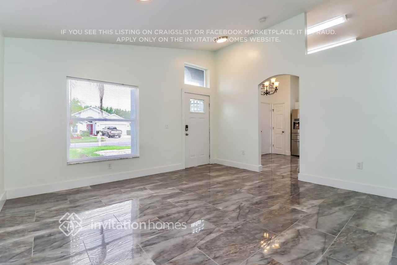 30725 Wrencrest Dr - Photo 2 of 17