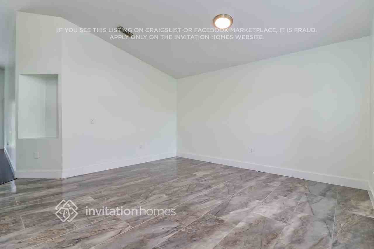 30725 Wrencrest Dr - Photo 3 of 17