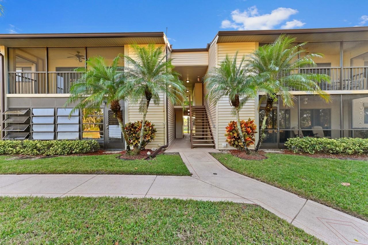 15500 Lakes Of Delray Blvd #207