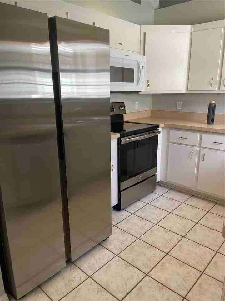 3906 Ne 22nd St - Photo 5 of 17