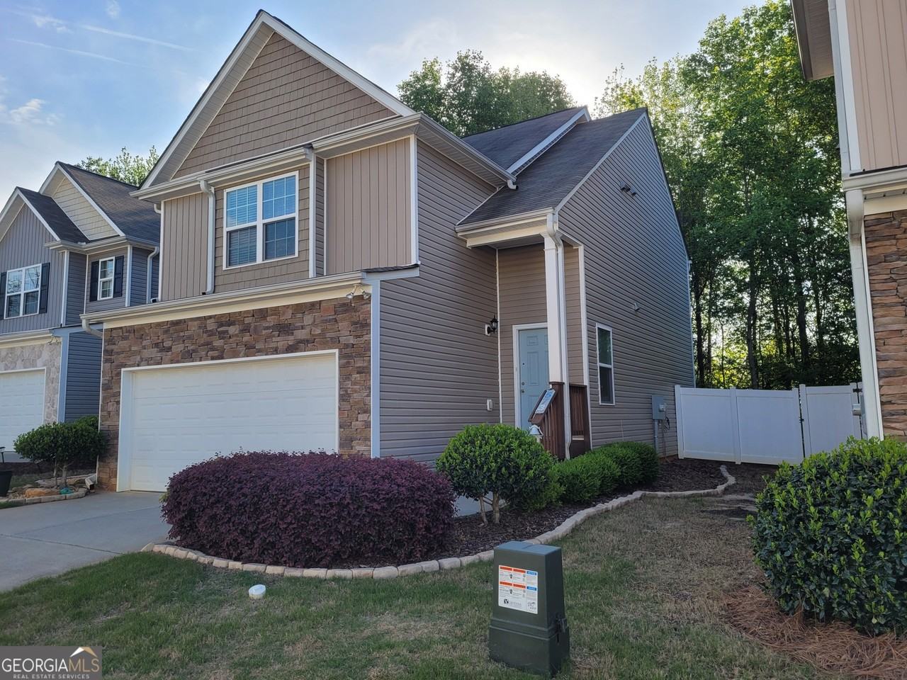 573 Arrowhead Dr - Photo 2 of 22