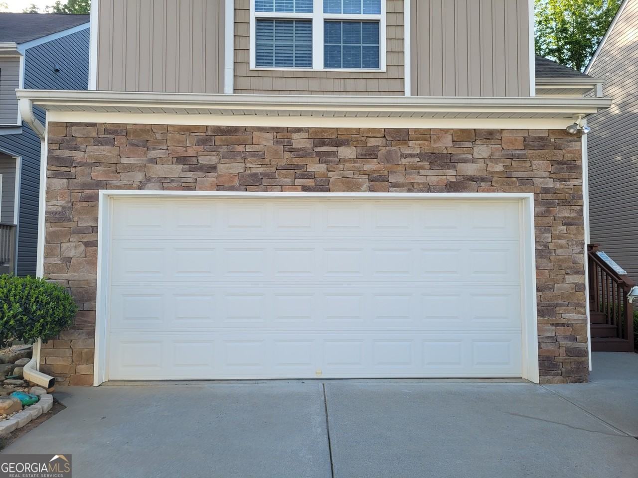 573 Arrowhead Dr - Photo 4 of 22