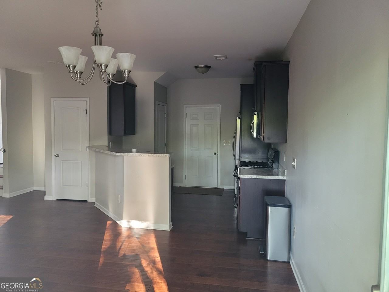 573 Arrowhead Dr - Photo 7 of 22