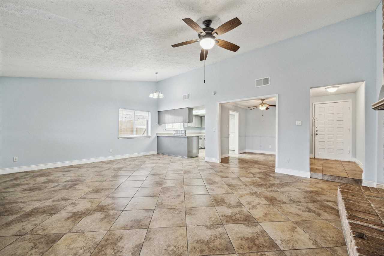 13827 Southline Rd - Photo 2 of 15