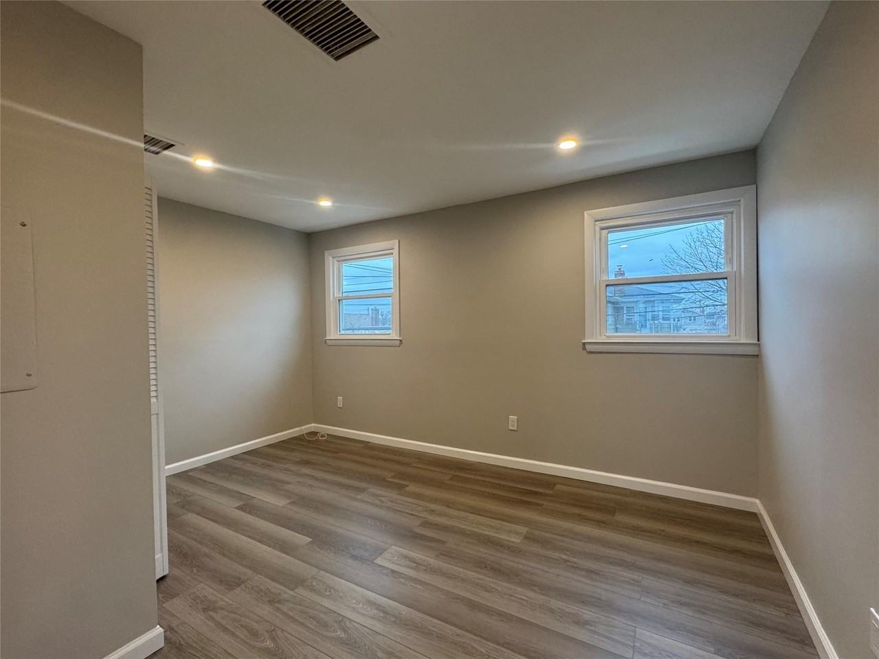 817 E Walnut St - Photo 4 of 10