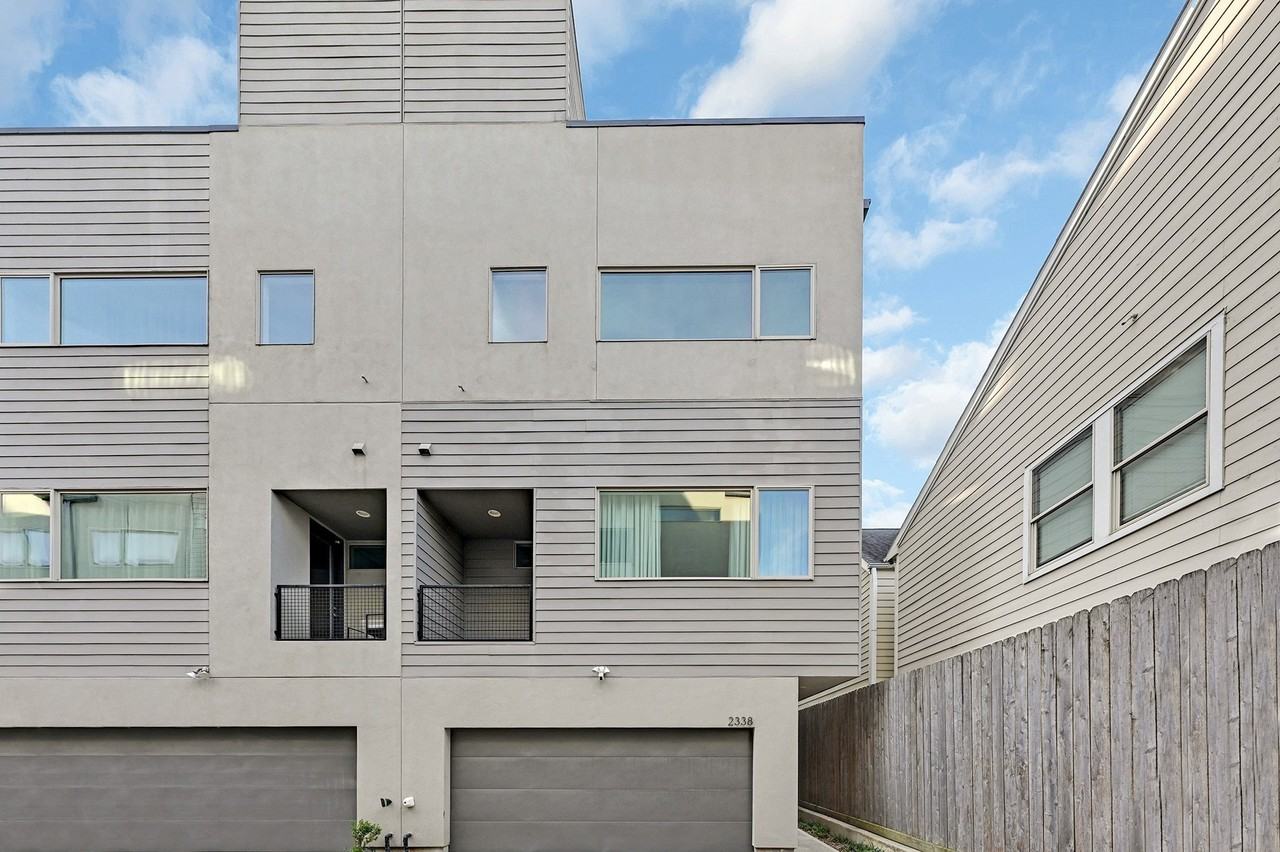 2338 Commerce St - Photo 2 of 24