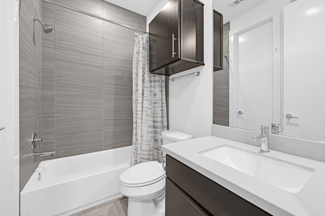 2338 Commerce St - Photo 5 of 24