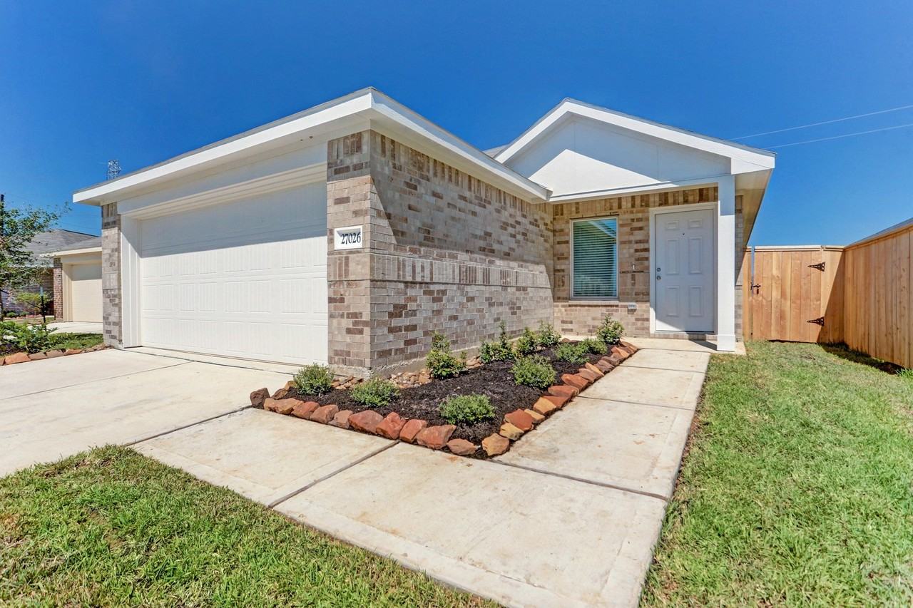 27026 Winward Creek Trl - Photo 2 of 16