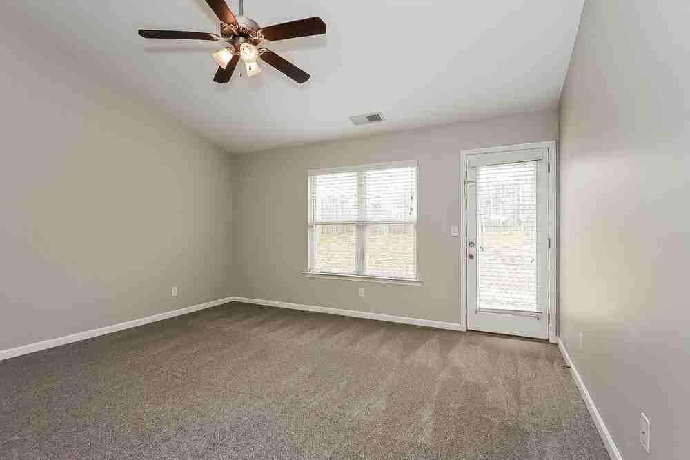 138 Hill Side Way - Photo 4 of 16